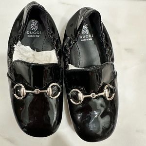 Gucci patent leather black loafer shoes for toddler